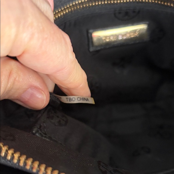 Tory Burch Ivy Black Pebbled Leather Crossbody with Gold Logo - Picture 13 of 16